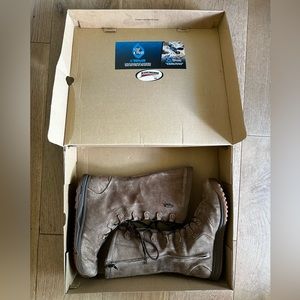 Teva Vero light brown suede leather thinsulate hiking boots in box- Women’s 11